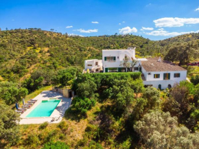 Villa Eiras Altas Grande by Portucasa